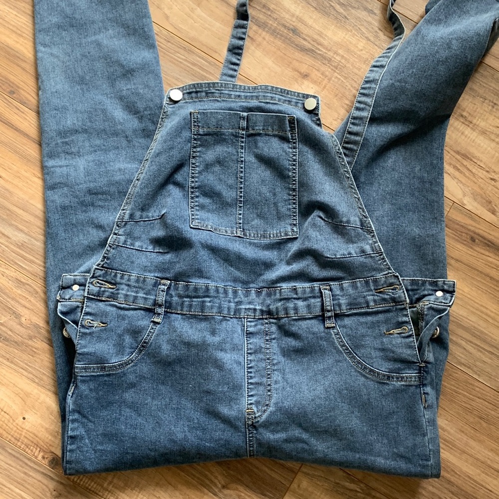 Maternity overalls